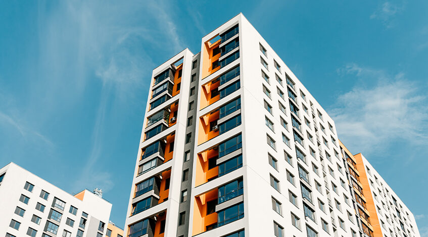 What are the benefits of buying a flat in Royal Castle Ghaziabad?